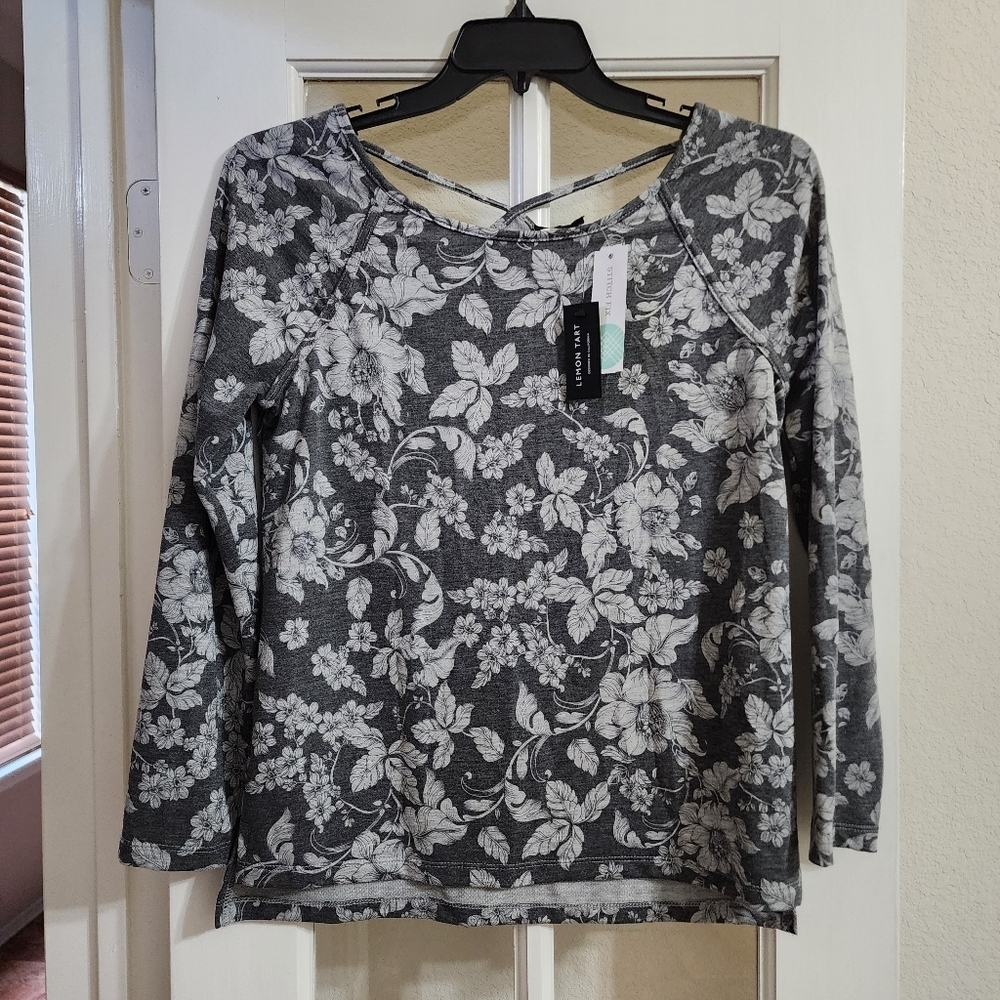 NWT Lemon Tart Kadari Criss Cross Back Floral Knit Top Gray Medium Stitch Fix